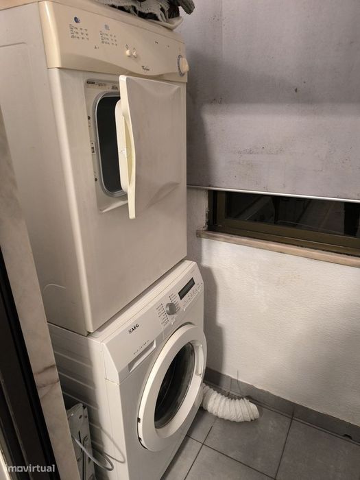 Apartamento T3, parcialmente mobilado. Pragal - Almada.