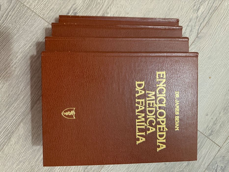 Enciclopédia Médica da Família – 4 Volumes (Dr. James Bevan)