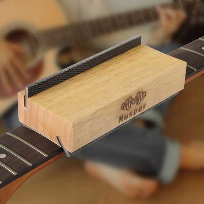 Pilnik Kątowy Do Progów Gitarowych z  drewna i stali węglowej