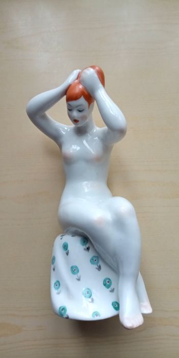 Статуэтка "Утро" или Купальщица.