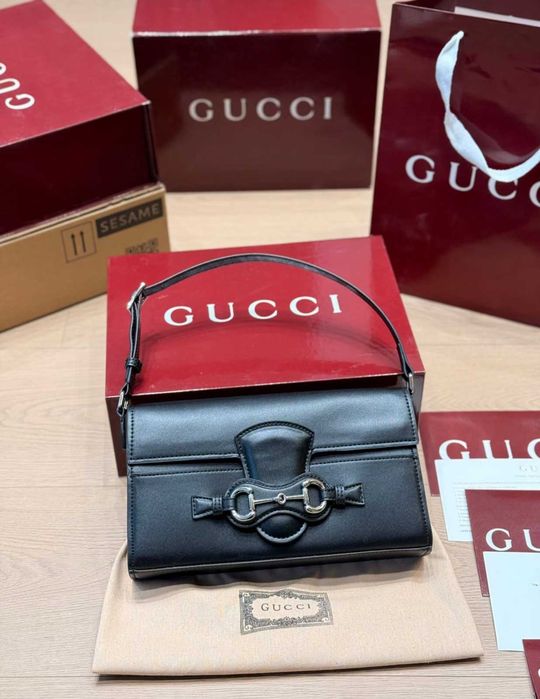 Bolsa feminina em couro   995299.