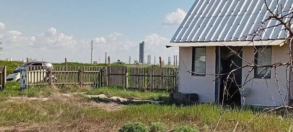 Продам участок с летним домиком рядом с морем