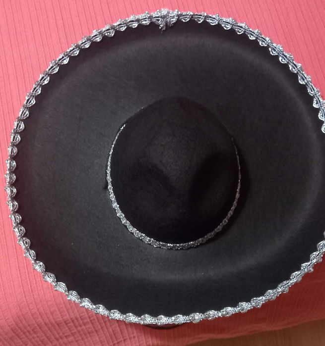 Chapéu mexicano com caveiras