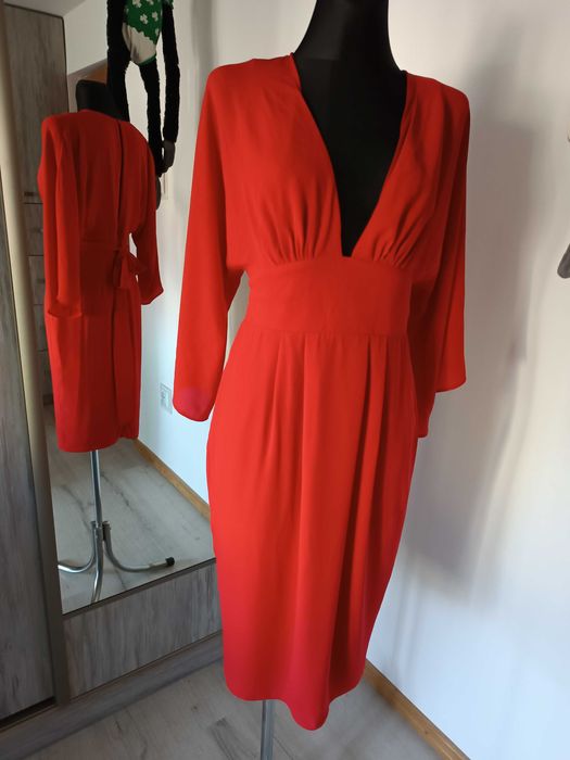 Sukienka elegancka czerwona na każdą okazję