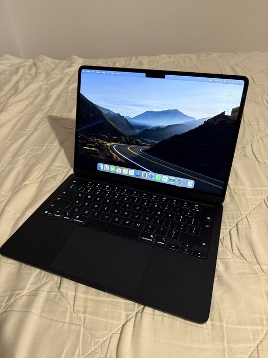 MacBook Air 2025 13.6” Retina M4 | 16GB RAM | 256GB SSD | kolor