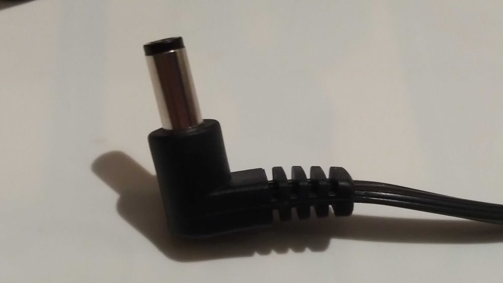 Блок питания универсальный 9V 1500mA AC/DC adapter MWD-0901500E
