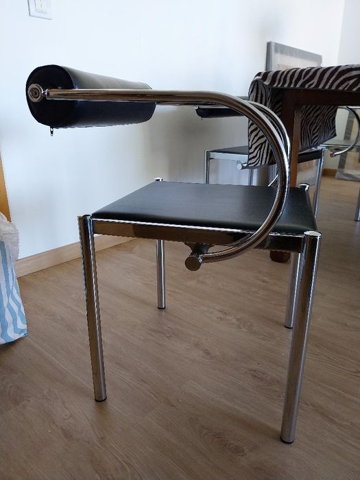 cadeiras de sala de jantar estrutura metal e napa preta - de 1 a 6 cadeiras