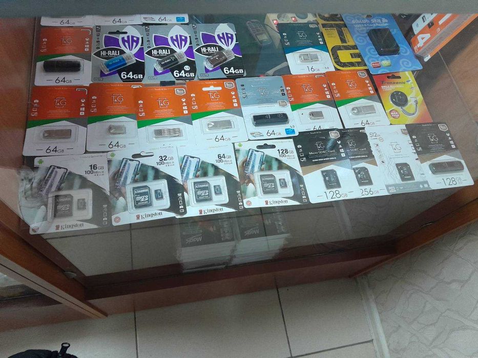 Флешка флеш карта для компьютера и телефона батарейки алкалиновые