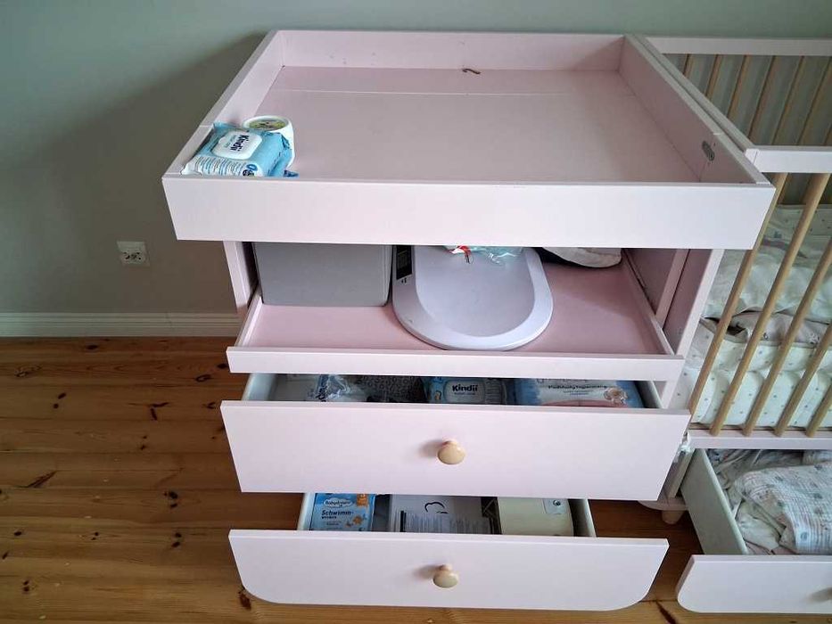 Łóżeczko z szufladą i materacem + komoda z przewijakiem i matą IKEA