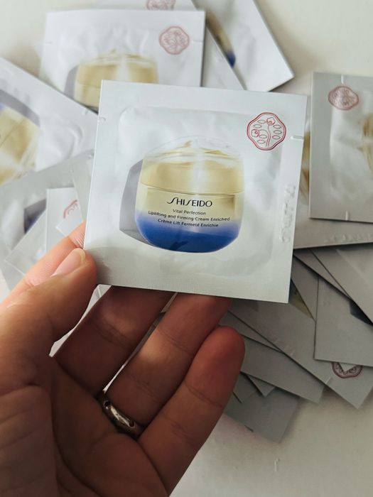 Крем Shiseido Vital Perfection Uplifting & Firming Advanced Cream Enriched