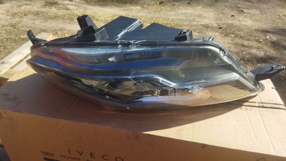 Reflektor przedni prawy Iveco Daily