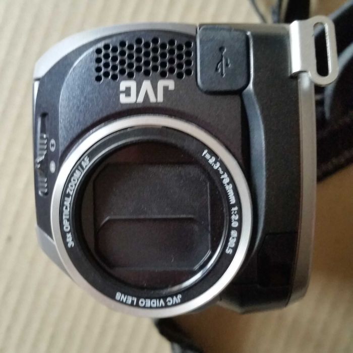 Видеокамера JVC GZ-MG130E