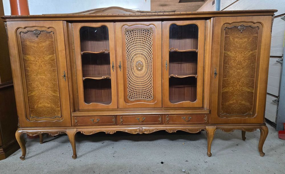 Sprzedam piękny kredens komodę w stylu ludwikowskim