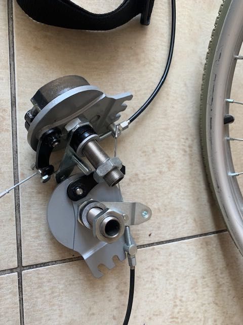 Koła obręcze do wózka inwalidzkiego BREZZY BasiX2 bębnowe z hamulcami