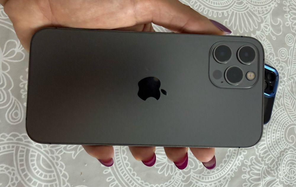 Iphone 12 pro em bom estado