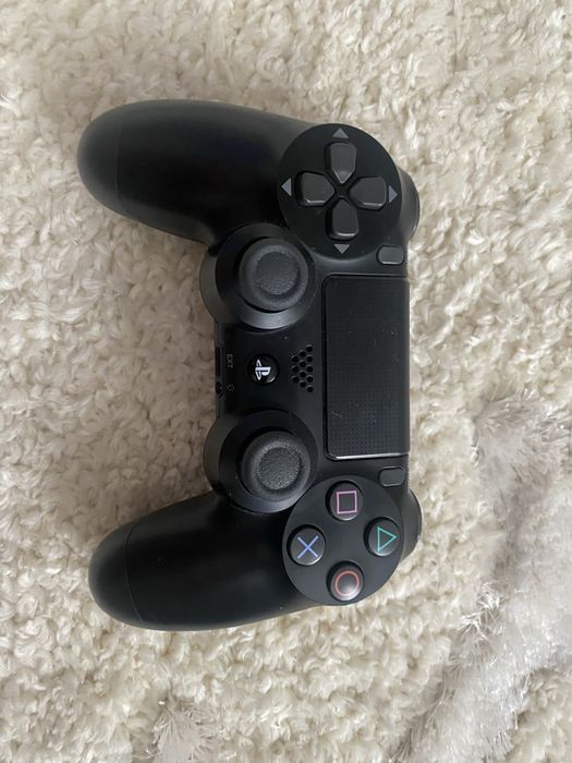 Playstation 4 sem caixa em boas condições.