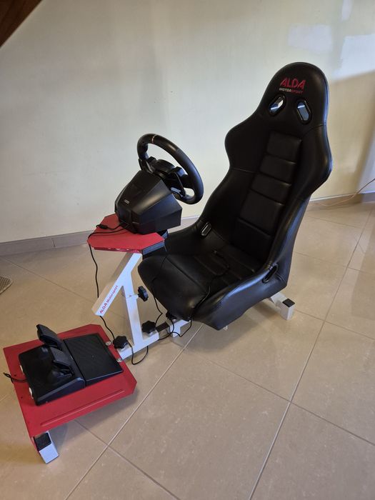 Fotel gamingowy z kierownicą i pedałami