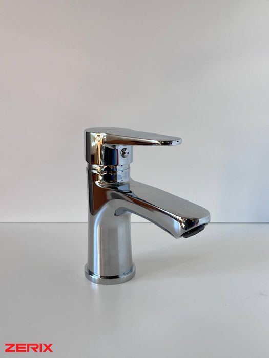 Змішувач для умивальника хромований