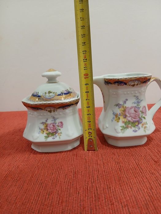 Conjunto Leiteira e Açucareiro em Porcelana