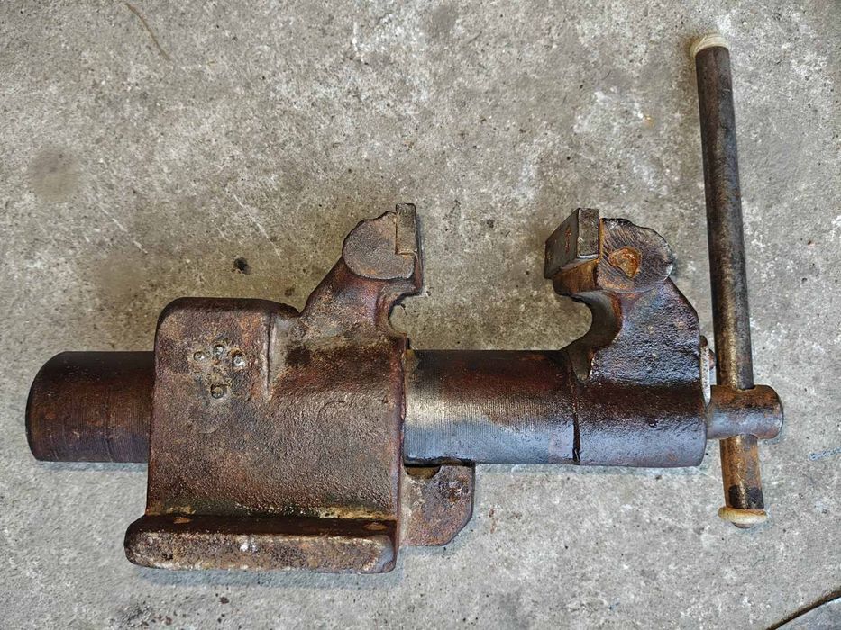 Тиски слесарные 100мм