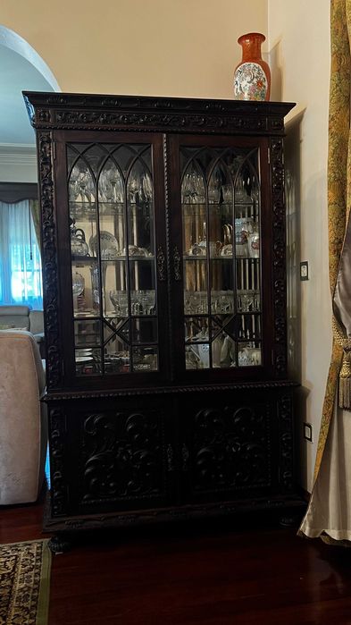 Móvel Vitrine de Sala Clássico com Portas de Vidro