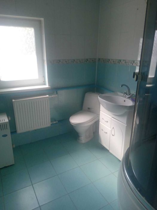 Продається будинок у Таращі - затишний двір, 2 види опалення, власна вода, гараж