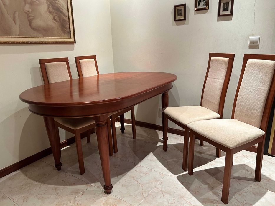 Mesa em cerejeira maciça e 4 cadeiras