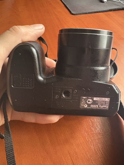 Напівпрофесійний фотоапарат Fujifilm FinePix S2950