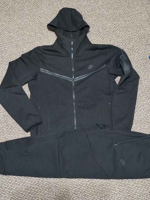 Termoaktywny dres męski nowy Nike rozmiar XL czarny