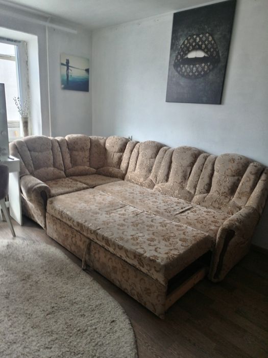 Гарний кутовий диван