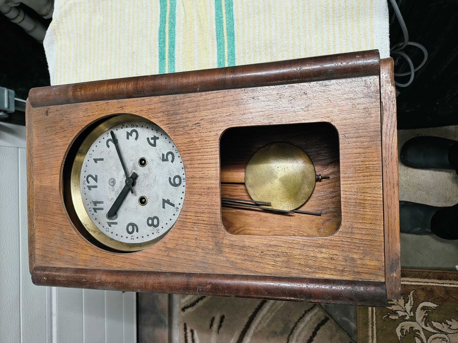 stary zegar wiszący