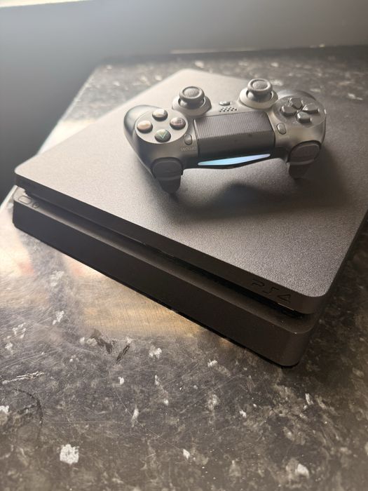 Ps 4 com um comando e um jogo tudo funciona