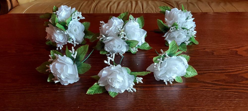 bukieciki do slubu do dekoracji ławek