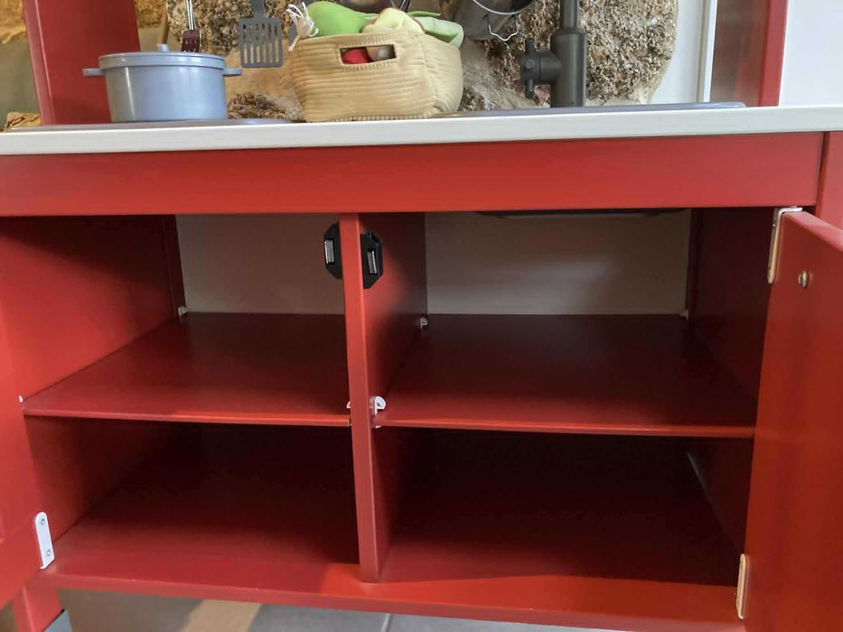 Cozinha de criança IKEA vermelha