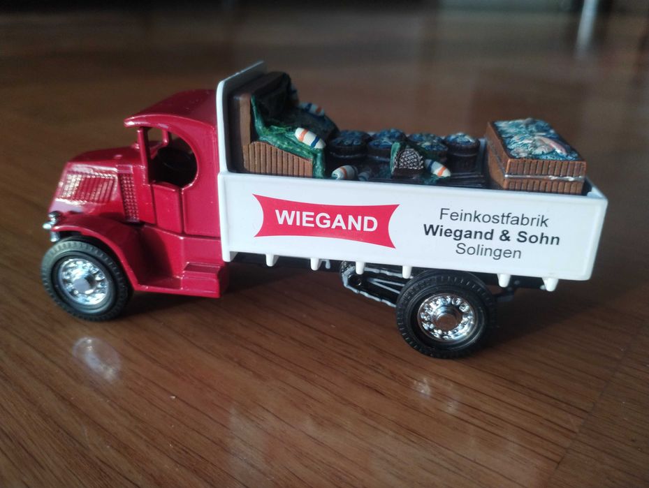 Stare auto Wiegand 1930 Mack AC. Trick.