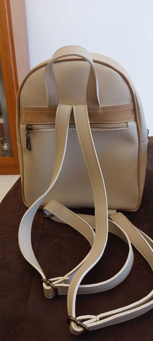 Mochila pequena para senhora