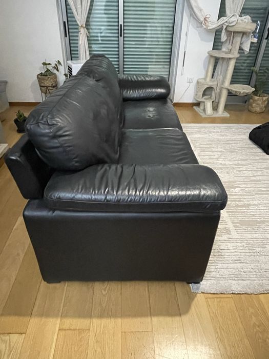 Conjunto 2 sofas em cabedal