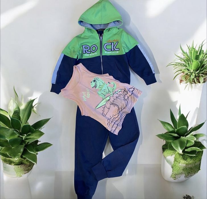 Zestaw spodnie bluza sportowe dresowe koszulka dinozaury bawełna 104