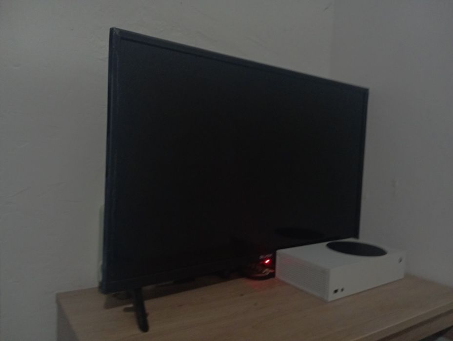 Xbox series S  + TV
1 controle
Seminovo