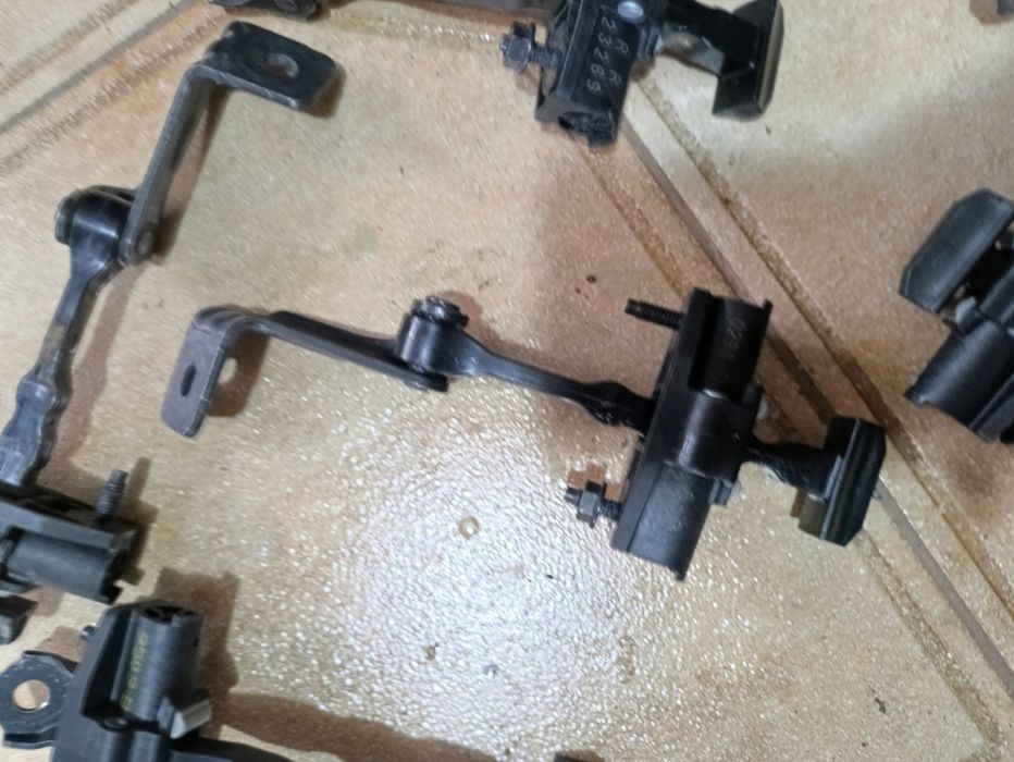 Обмежувач дверей тесла 3 Ограничитель дверей