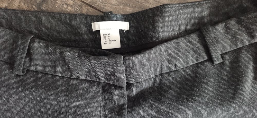Eleganckie spodnie męskie H&M r. M