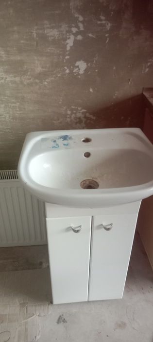 Продам тумбу з умивальником, та металічну батарею