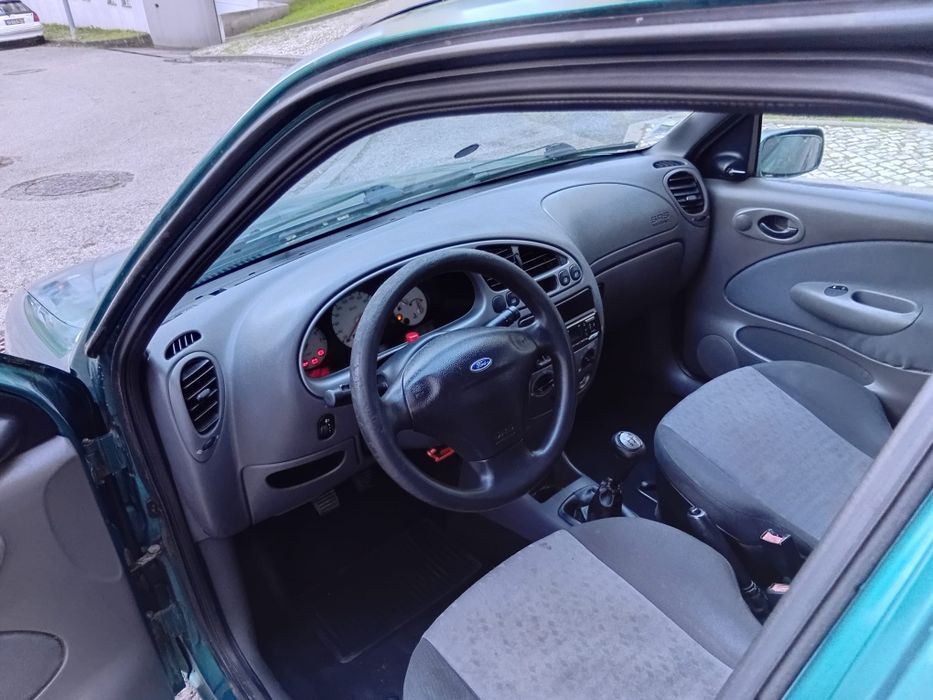 Ford fiesta ano 2000