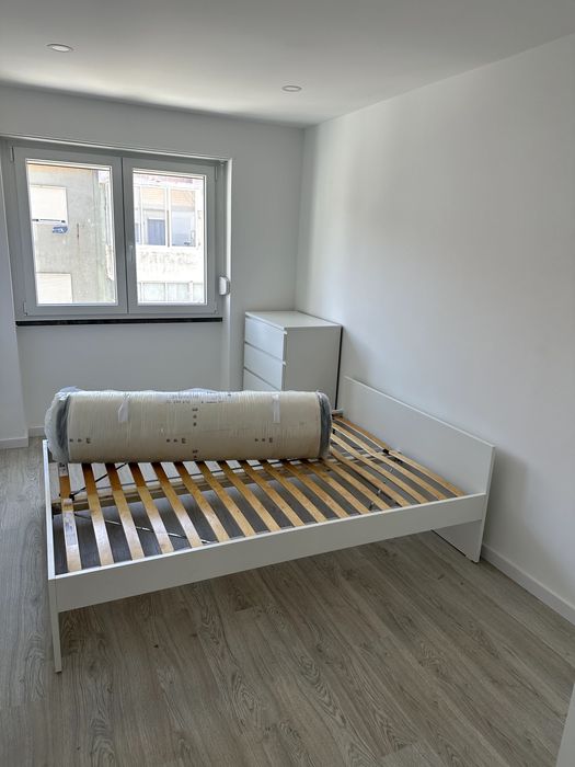 Aluguer quarto casal - 550€ Estaçao das Merces.