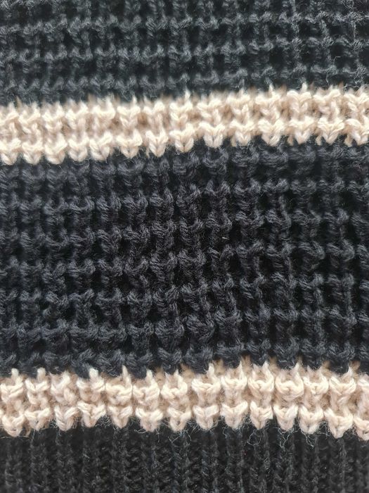 Sweter Boohoo L/XL. Nowy           [249]