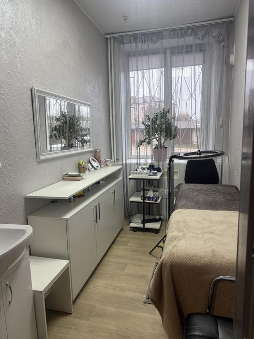 В салоні краси здається  в оренду ОКРЕМИЙ кабінет.