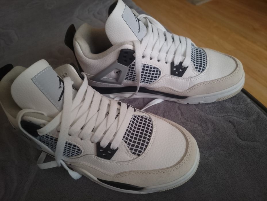 Buty sportowe Nike   Air Jordan 4 Retro.Biało - czarne z szarym.