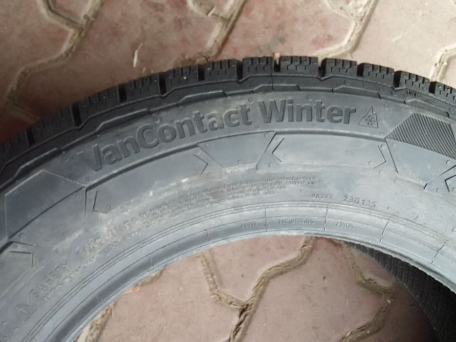 1 Opona zimowa 205/65r16C CONTINENTAL 10mm