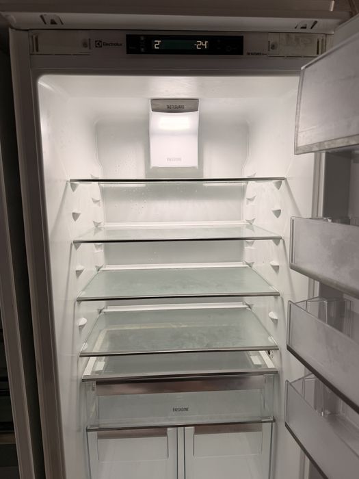 Lodówko zamrażarka electrolux NO FROST 177x55cm i wolnostojące