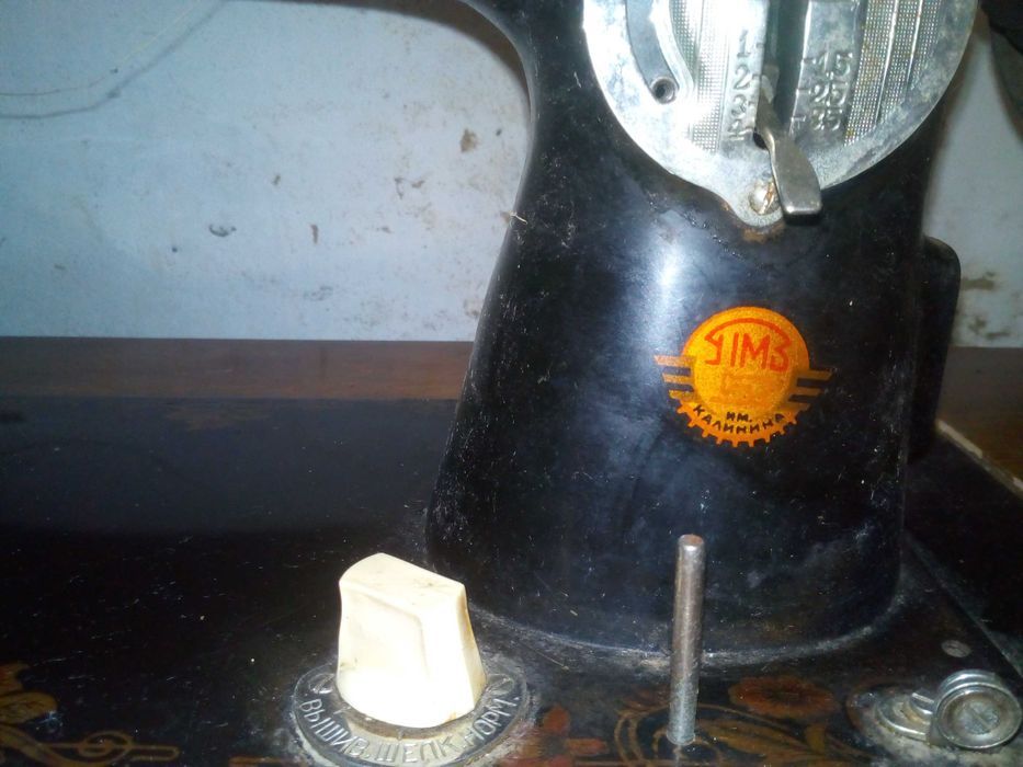 Продаю швейную машинку.